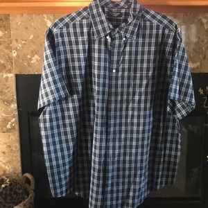 Roundtree and Yorke button up short sleeve